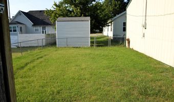 134 W College St, Aurora, MO 65605