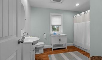 36 Keeher Ave, Newport, RI 02840