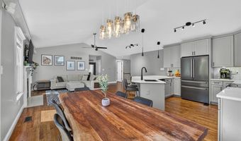 918 Claybend Dr, Ballwin, MO 63011