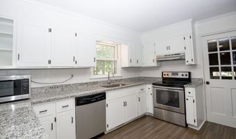 901 Glendale Dr, Aberdeen, NC 28315