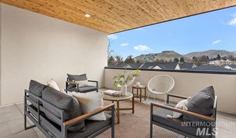 3443 N 33rd St Middle Unit, Boise, ID 83703
