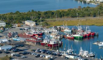17 E 14TH St, Barnegat Light, NJ 08006