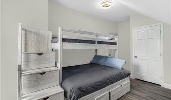 53 River Run Rd, Middletown, RI 02842