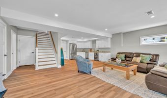 21 Lakeview Rd, Brookfield, CT 06804