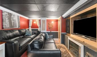 64 Deerfield Dr, Warwick, RI 02886