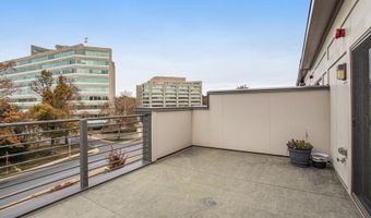 6940 ROCKLEDGE Dr, Bethesda, MD 20817