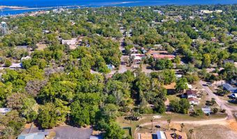 254 8th St, Apalachicola, FL 32320