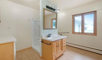 607 Parriott St, Aplington, IA 50604