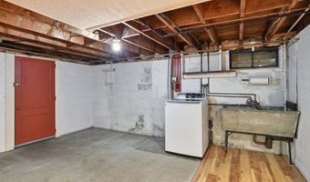 79 Spencer St, Agawam, MA 01001