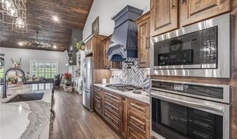 2215 Deepwood Dr, Alma, AR 72921