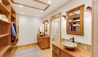 307 N Main St, Ashland, OR 97520
