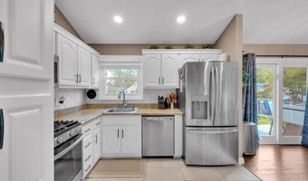 9 Brentwood Ter, Middletown, NJ 07748