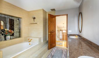 9 Delno Dr, Danbury, CT 06811