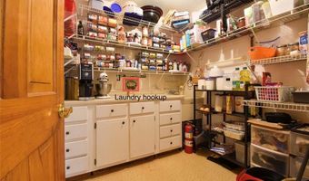 5557 Schuetz Ln, Alhambra, IL 62001