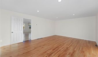 704 Fairway Dr 704, Middletown, RI 02842