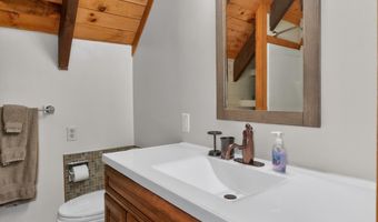 55 Lakeview Dr, Adirondack, NY 12808