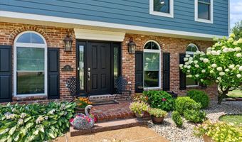 18 Woodland Hills Ct, Alton, IL 62002
