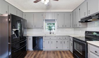 305 Summer Ct, Woodstock, GA 30188
