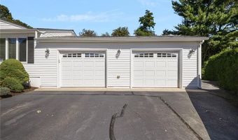 40 Quail Hollow Rd, Cranston, RI 02920