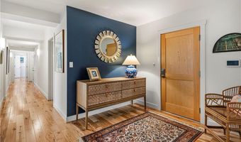 27 High St 2, Newport, RI 02840