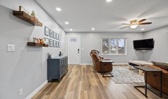 108 12th Ave SW, Altoona, IA 50009