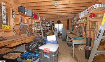6001 S Hlavka Hls, Maple City, MI 49664