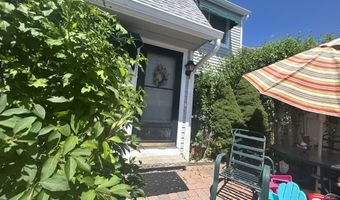 614 Longfellow Dr 614, Branford, CT 06405