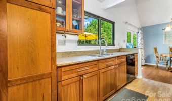 5 Fairway Dr, Arden, NC 28704