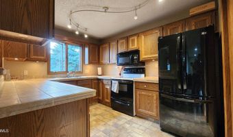 2903 Vancouver Ln, Bismarck, ND 58503