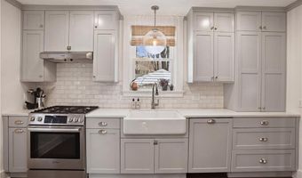47 Hyland Ave, East Greenwich, RI 02818