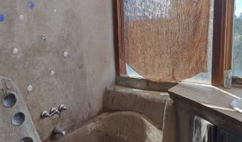 148 Starr Rd, Carson, NM 87517