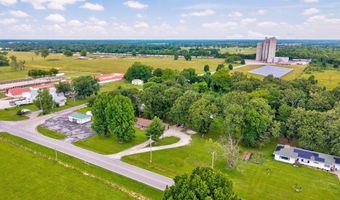 1315 E Church St, Aurora, MO 65605
