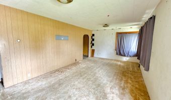 308 4th St SW, Bowman, ND 58623