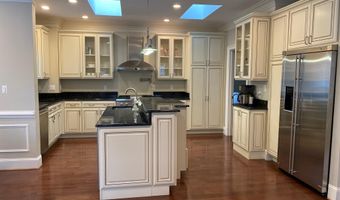 2138 PATRICK HENRY Dr, Arlington, VA 22205