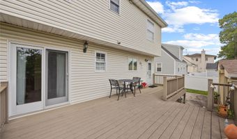 65 Netherwood Dr, Albertson, NY 11507