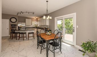 733 Castle Ridge Dr, Ballwin, MO 63021