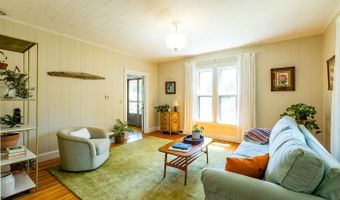 21 Elm St, Belfast, ME 04915