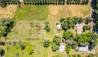 5609 Shady Ln, Anderson, CA 96007