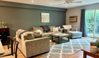 1227 S Old Wilke Rd 104, Arlington Heights, IL 60005