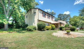 2 CLARK Dr, Barrington, NJ 08007