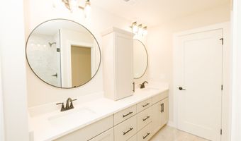 602 E Vista Lake Ave, Polk City, IA 50226