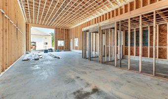 129 Isinglass Cir, Barrington, NH 03825