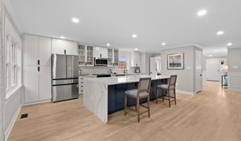 5190 BEDLINGTON Ter, Alexandria, VA 22304