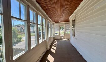 8 2nd St, Alexandria Bay, NY 13607
