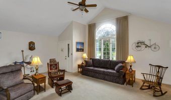 111 Cottonwood Ln, Agawam, MA 01001