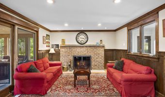 17 Schuyler Hills Rd, Albany, NY 12211
