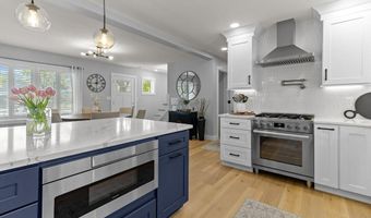 56 Pasture Farm Dr, Middletown, RI 02842