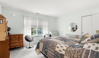 53 Essex Rd, Bedford, NH 03110
