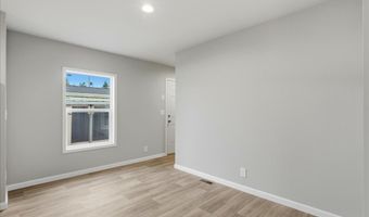 20815 WALNUT St, Aurora, OR 97002