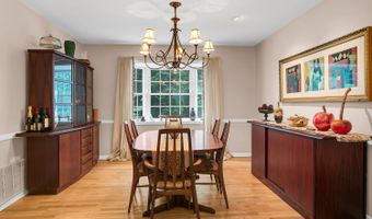 44 Tall Tree Rd, Middletown, NJ 07748